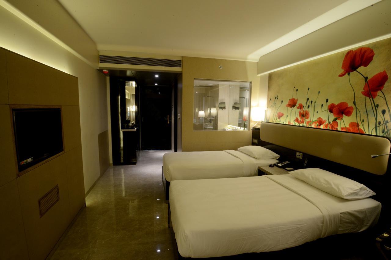 Sai Palace Grand, Malad Bombay Esterno foto