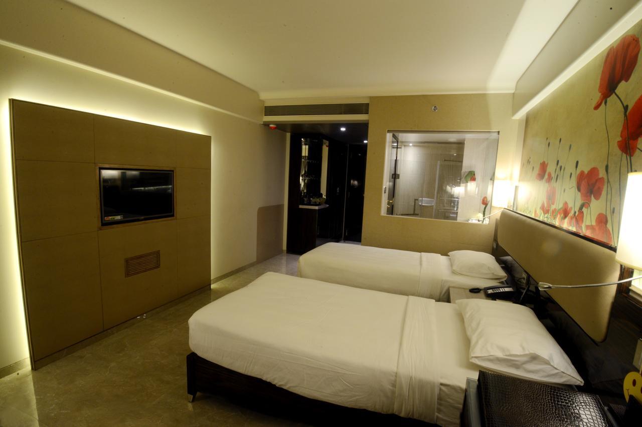 Sai Palace Grand, Malad Bombay Esterno foto