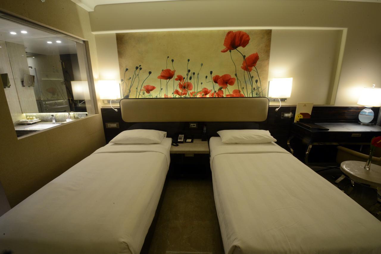 Sai Palace Grand, Malad Bombay Esterno foto