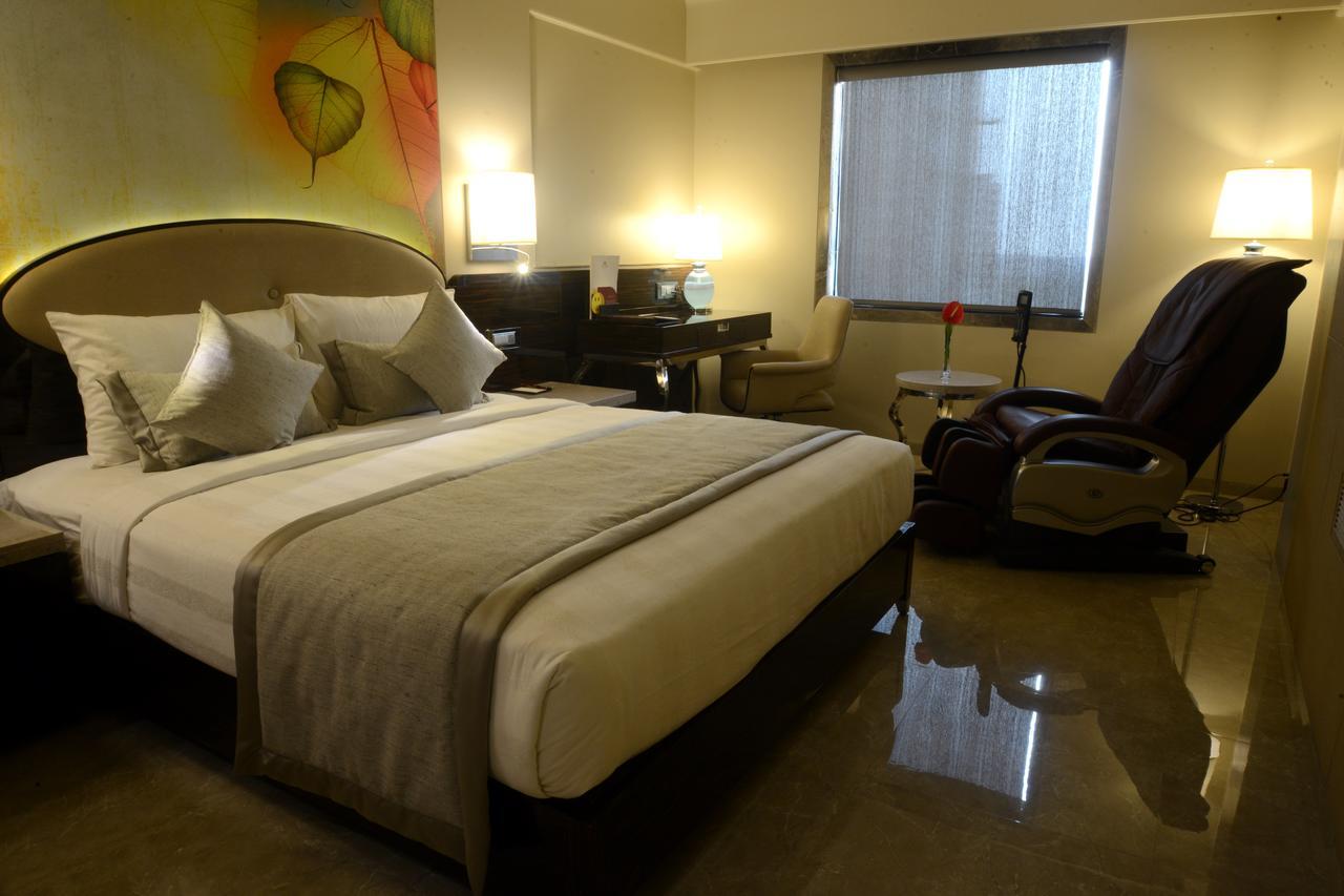 Sai Palace Grand, Malad Bombay Esterno foto