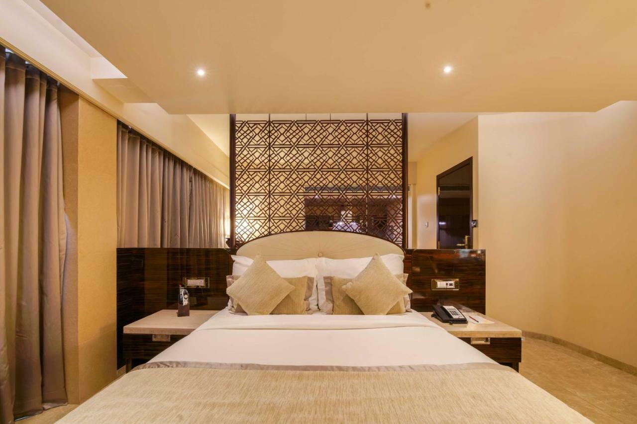 Sai Palace Grand, Malad Bombay Esterno foto