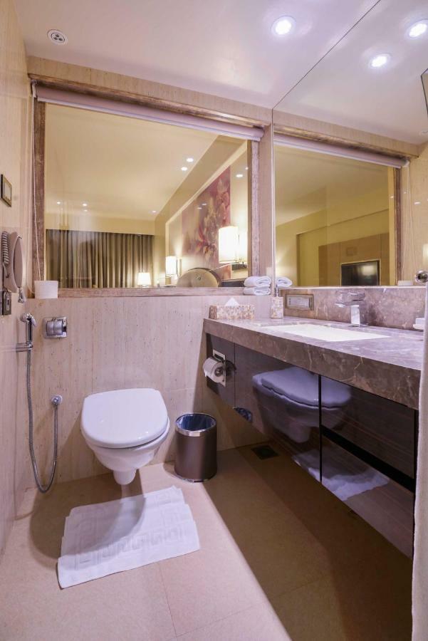 Sai Palace Grand, Malad Bombay Esterno foto