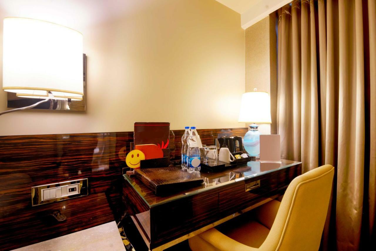 Sai Palace Grand, Malad Bombay Esterno foto