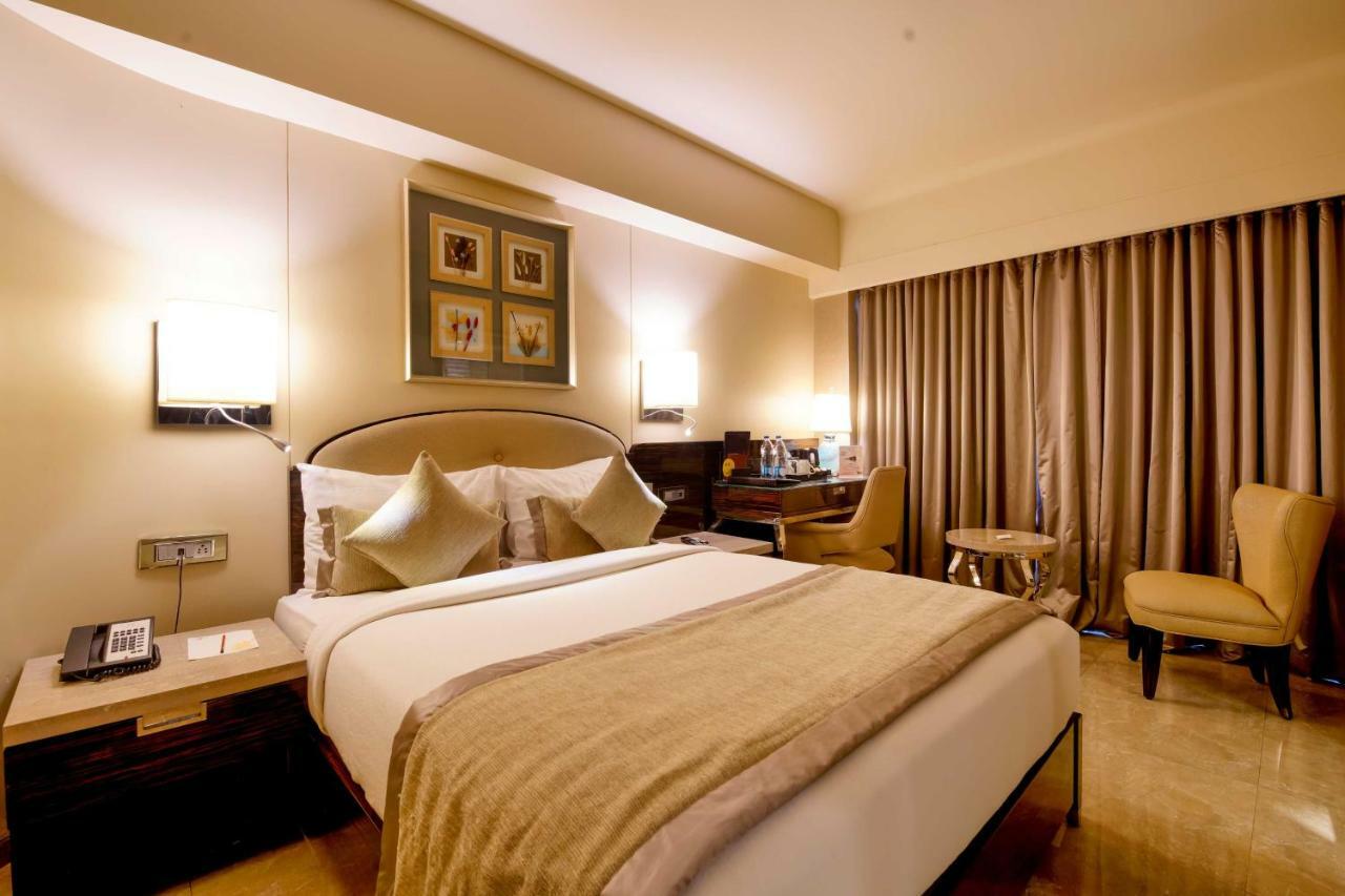 Sai Palace Grand, Malad Bombay Esterno foto